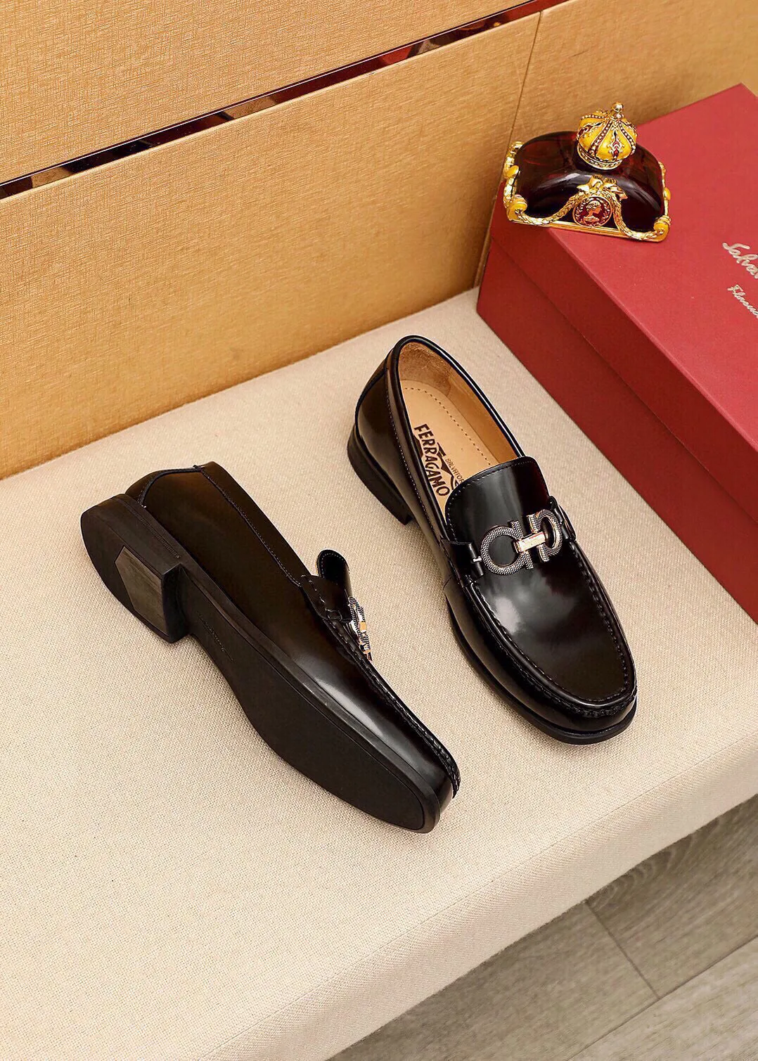 Men's shoes 💰480 💐 Product trademark: Ferragamo "Ferragamo" casual leather shoes Regular size: 38-44 (45🉑️customized) Product materials: Selected imported first-layer open-edge beaded cowhide leather upper + luxury hardware buckle, imported water-dyed cowhide leather lining. Strong three-dimensional visual effect, original outsole color: 3⃣️seed leather materials available